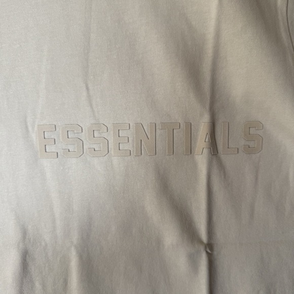 Fear Of God Essentials Eggshell Cream Short Sleeve T-Shirt Size XS NWT - Picture 10 of 16